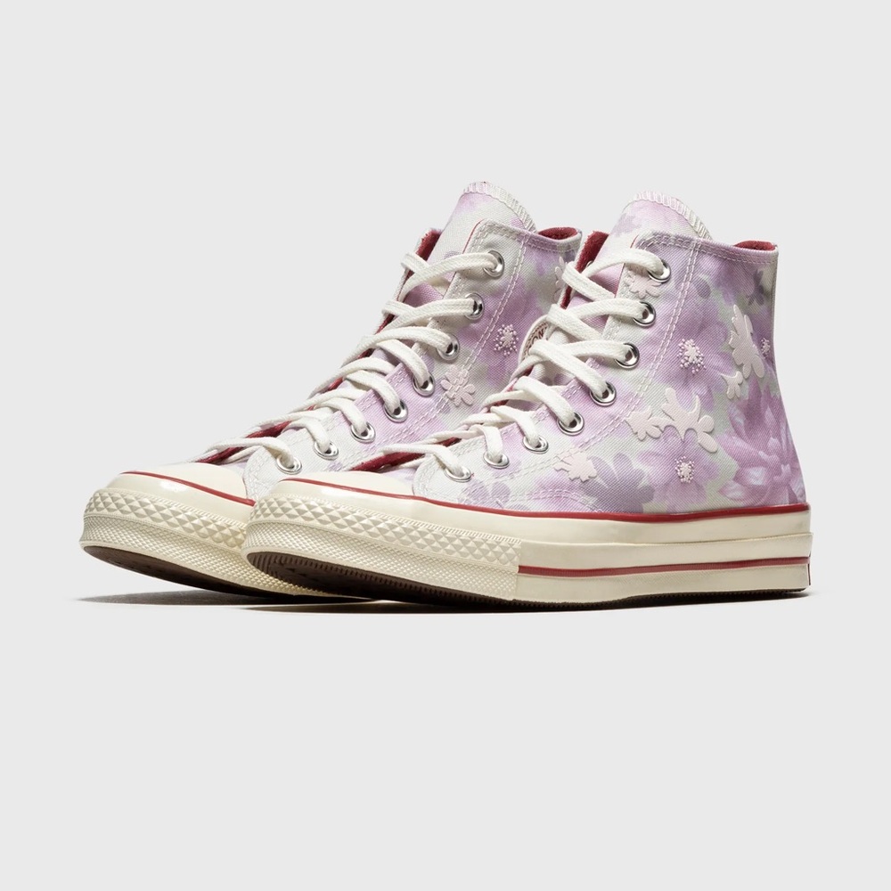 Women’s High Top Converse Chuck Taylor - Picture 2 of 7